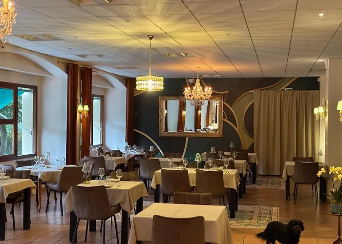 Appart'Hotel-Restaurant Castel Emeraude