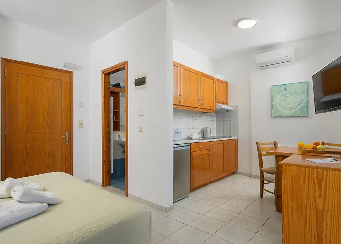 Finikas Studios & Apartments - Kalamaki Holidays