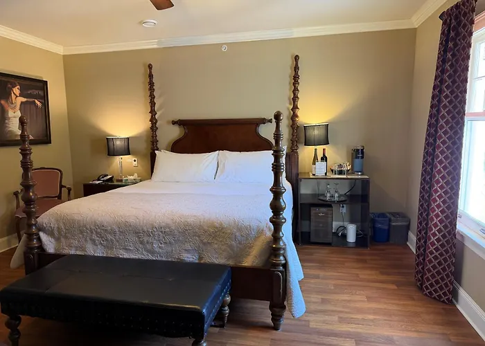 Crown Mansion Boutique Hotel & Villas