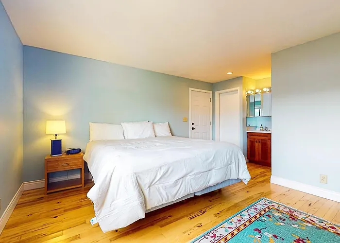 Bayfront Retreat B