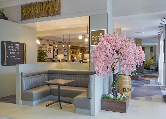 Doubletree By Hilton Dartford Bridge
