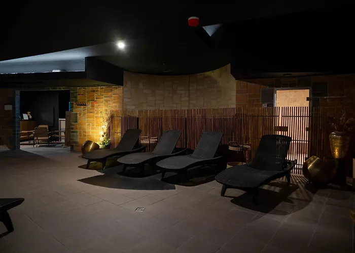 Atrium Hotel - Family Friendly