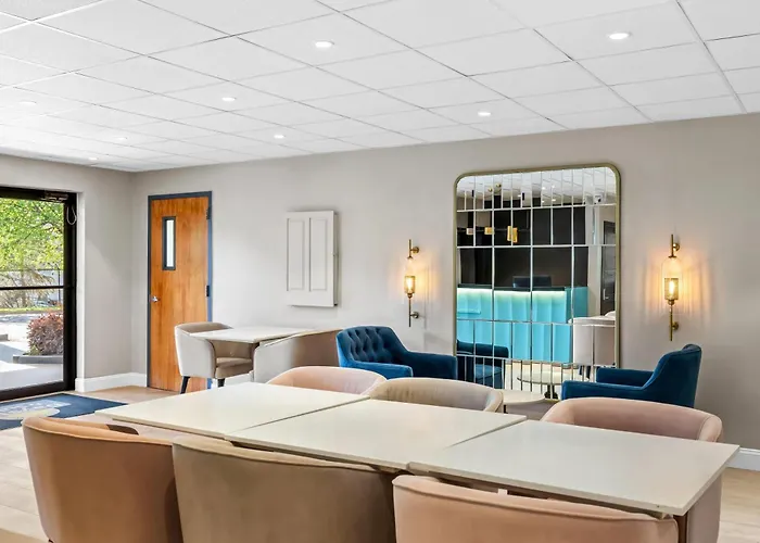Days Inn & Suites By Wyndham Peachtree Corners Norcross