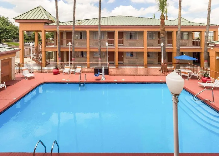 Econo Lodge Inn & Suites Eagle Pass