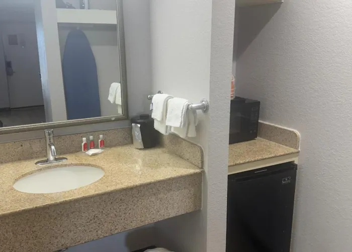 Econo Lodge Naval Station Norfolk