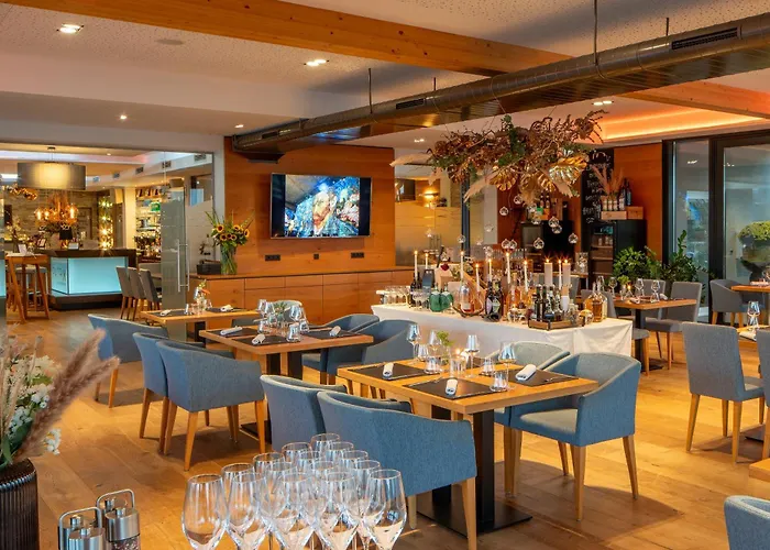 Patrix Hotel, Restaurant, Bar