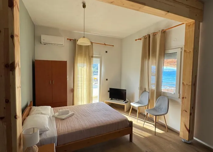Molos Beach Rooms