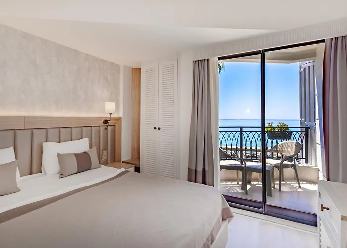 Demanor Hotel Adult Only