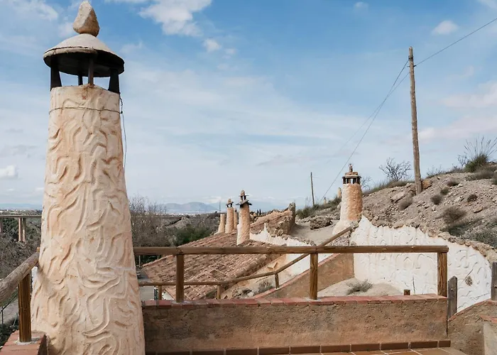 Cuevas El Atochal Orígenes