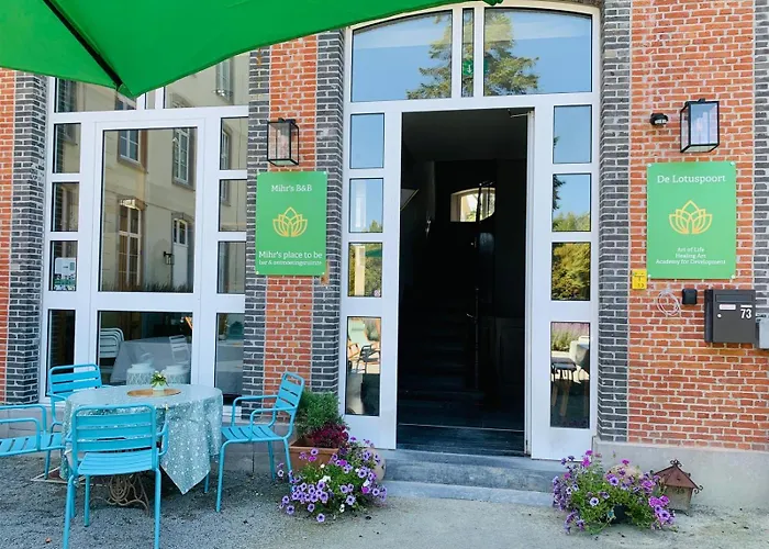 De Lotuspoort met Mihr's B&B in de Abdij van Bornem