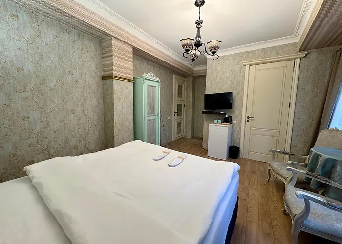 34 Silver Rooms