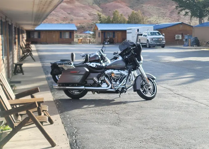 Trails End Motel