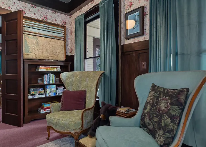 Mccleary Hotel