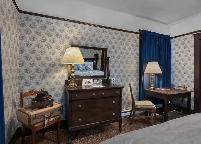 Mccleary Hotel