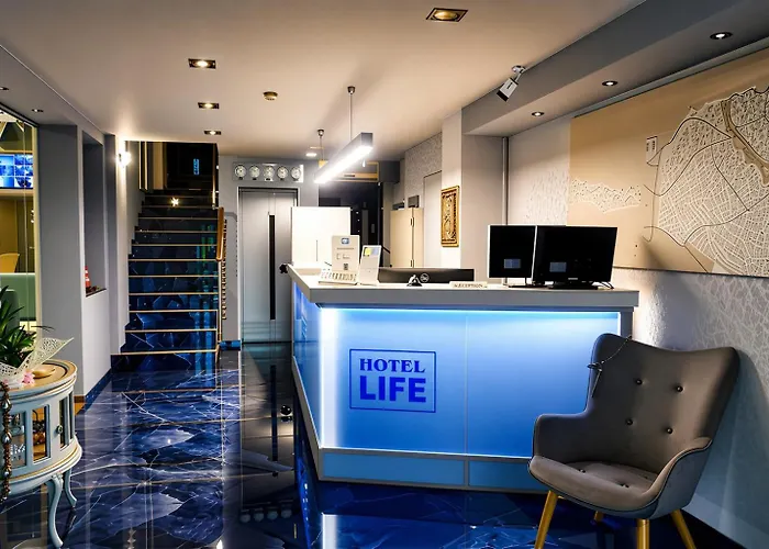 City Life Port Hotel