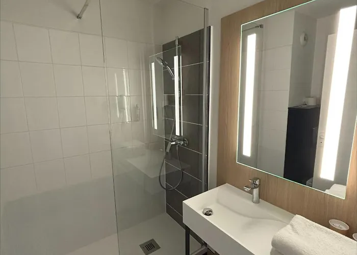 Ibis Avallon