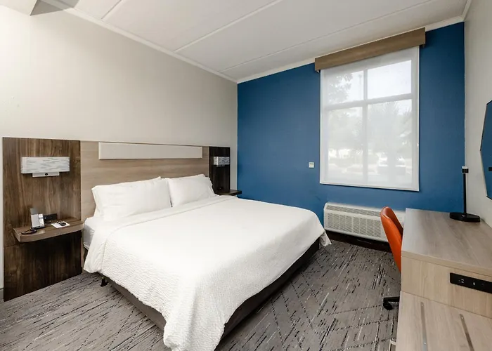 Holiday Inn Express Hotel & Suites Charleston - Northwoods By Ihg