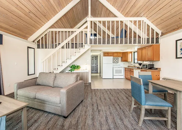 Oyster Bay Inn & Suites