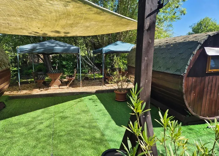 Mini Hotel Übernachten Im Gurkenfass