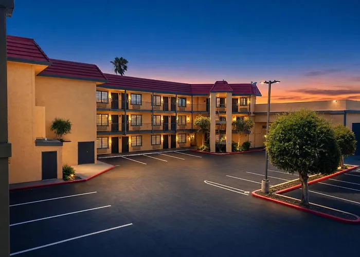 Rancho San Diego Inn & Suites