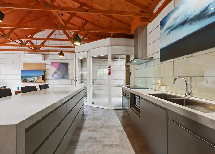 Waves Luxury Suites & Port Central Apartments