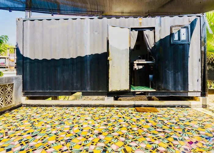 Cabane Container Hotel - Adults Only