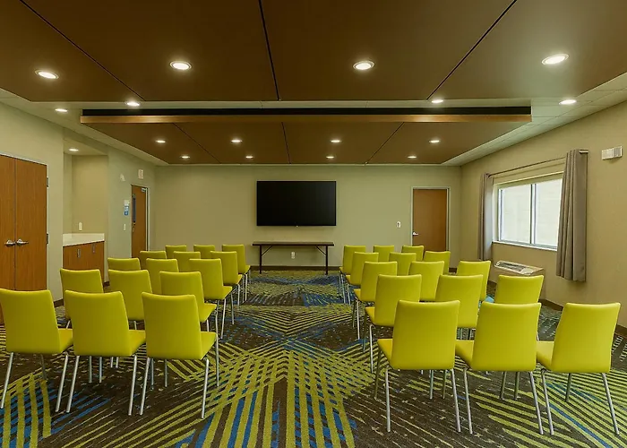 Holiday Inn Express & Suites Lindale - Tyler By Ihg