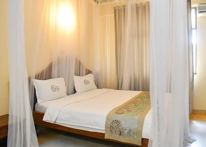 Two Oceans Hotel Voi