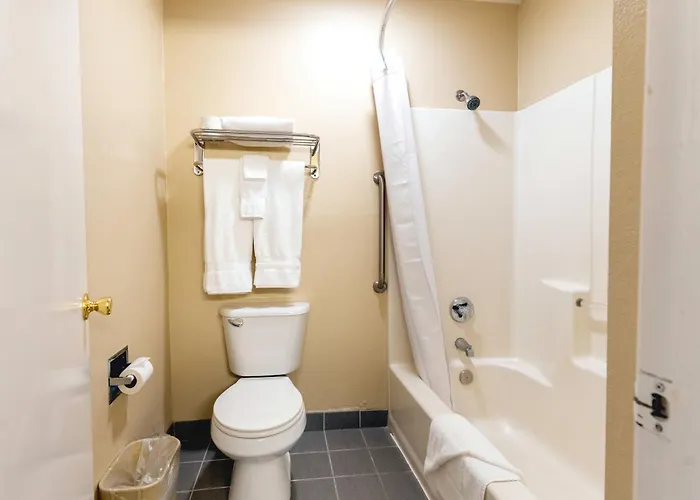 The Oakhurst Inn At Yosemite