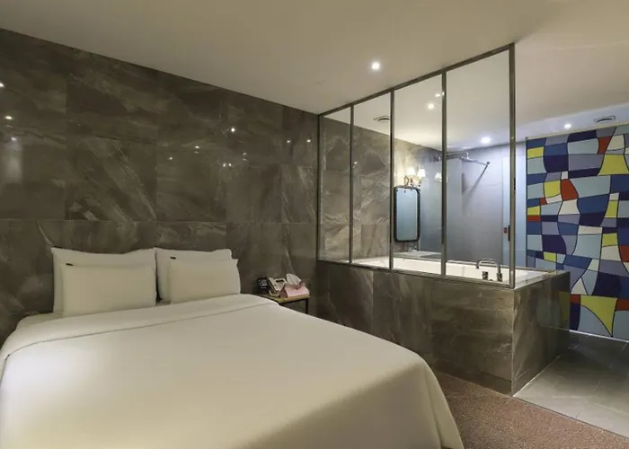 Hotel H2