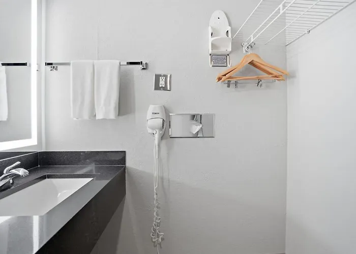 Seven Oaks Hotel Regina, Surestay Collection By Best Western