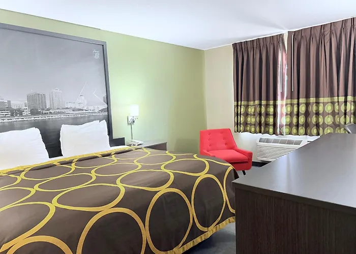 Super 8 By Wyndham Fond Du Lac