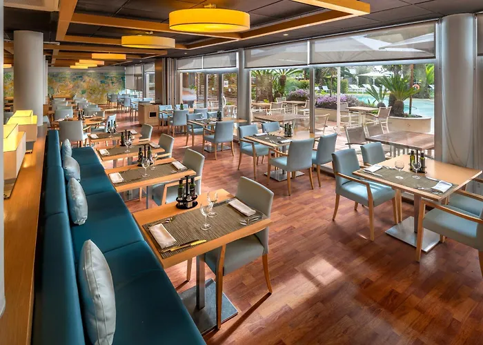 Monica Hotel