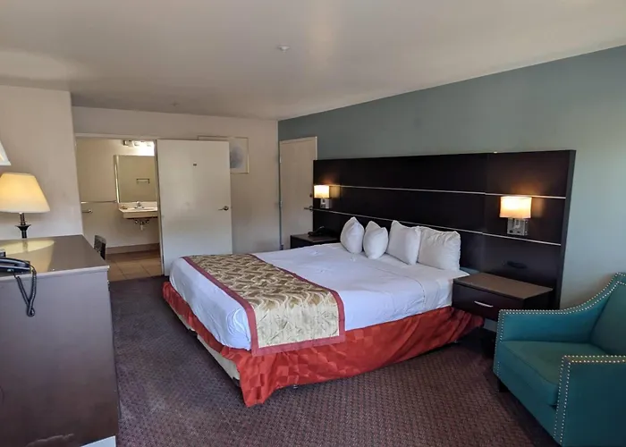 Olive Tree Inn & Suites, A Howard Johnson By Wyndham