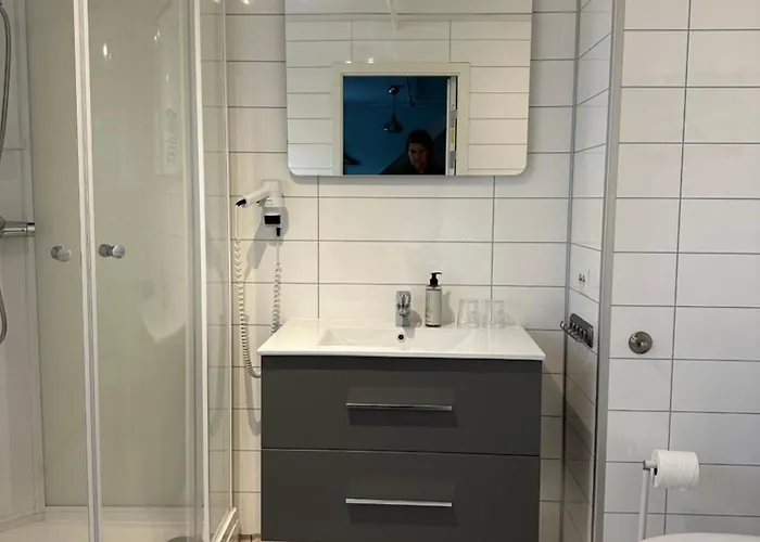 Dragsvik Fjordhotel (Adults Only)