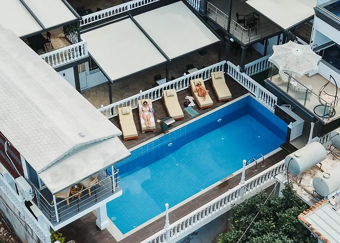 Qeparo Napolon Complex