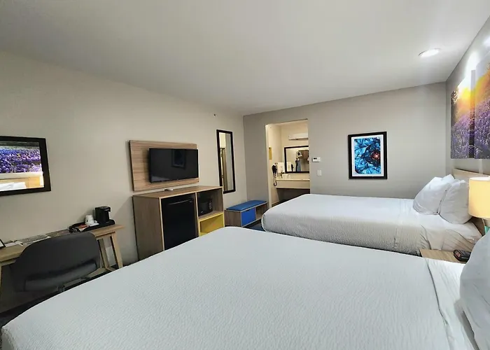 Days Inn & Suites By Wyndham Katy