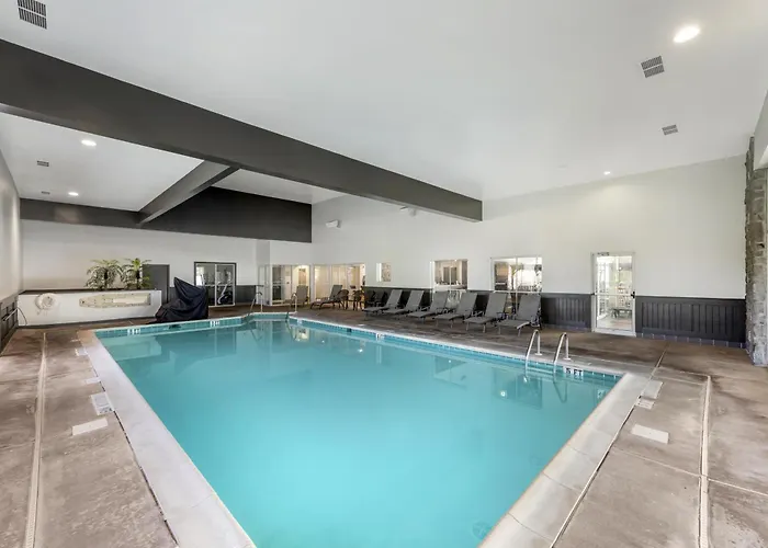Best Western Plus Revere Inn & Suites