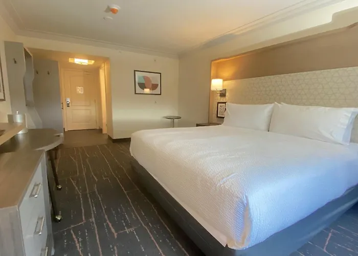 Holiday Inn Victoria - Elk Lake By Ihg