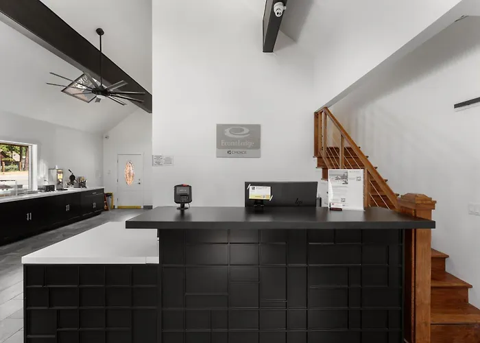 Econo Lodge Inn & Suites Heavenly Village Area