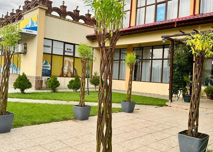 Hotel Tata Si Fii
