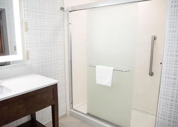 Hampton Inn & Suites Williamsport - Faxon Exit