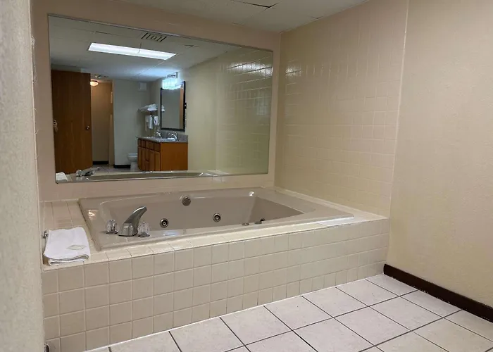 Econo Lodge Inn & Suites Wisconsin Dells