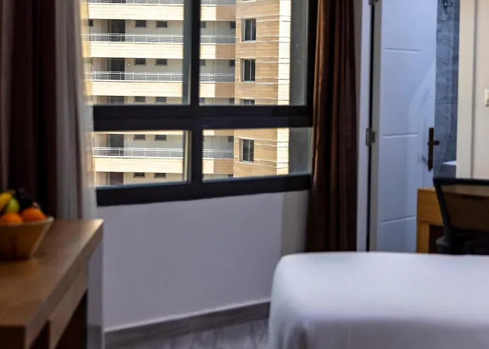 فندق بلازا أثينيه Plaza Athenee Hotel