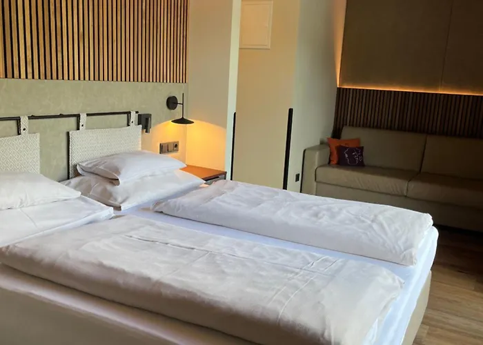 PEOPLE'S Hotel