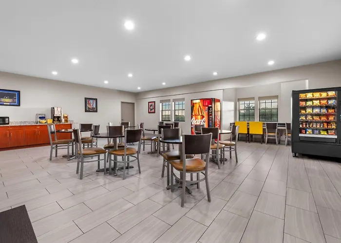 Days Inn By Wyndham Near Kansas Speedway