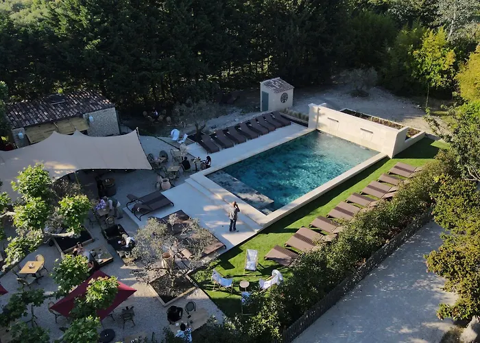 Le Domaine des Grès Luberon - Hôtel - Restaurant Sous les Platanes - Restaurant 901 côté piscine
