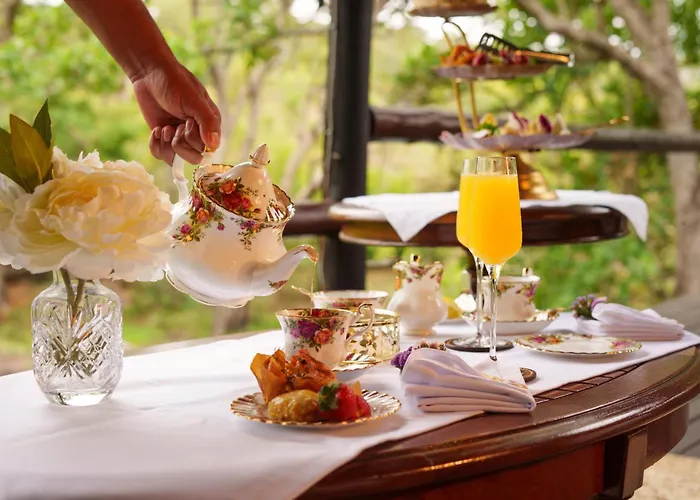 Ndlovu Safari Lodge