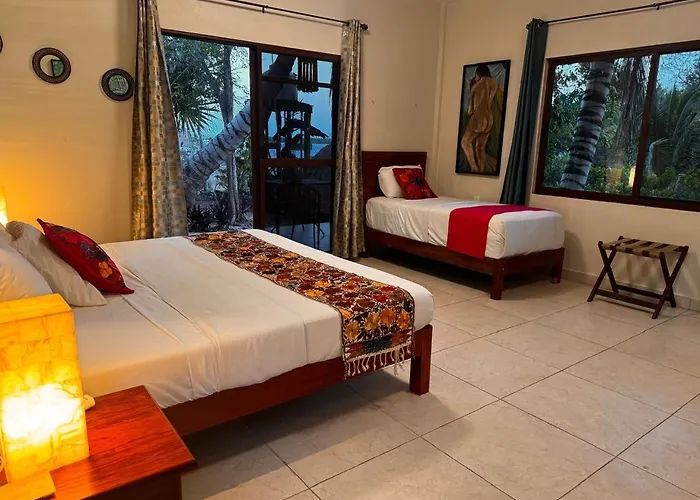 El Roble Nature Hotel & Lagoon