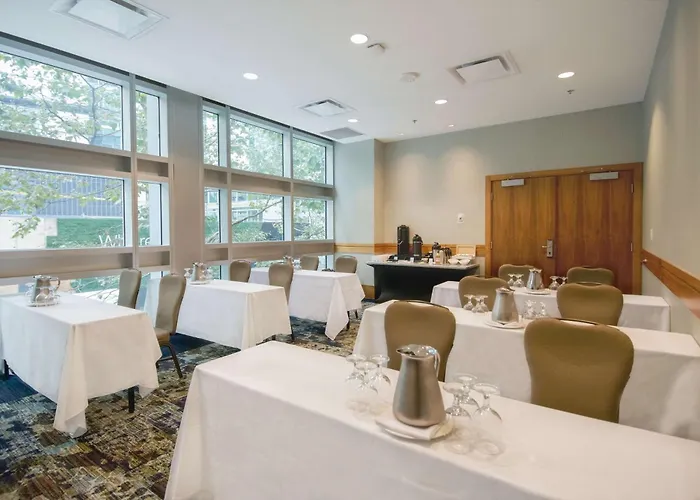Coast Coal Harbour Vancouver Hotel by APA
